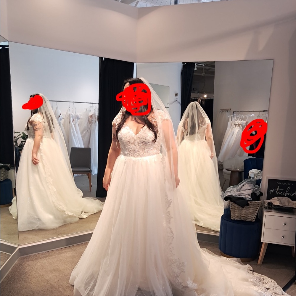 Elegant White Lace Wedding Dress